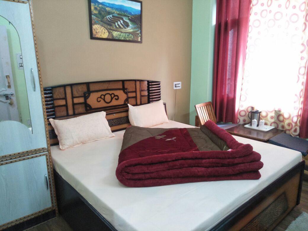 Hotel Mansarovar Banjār 外观 照片