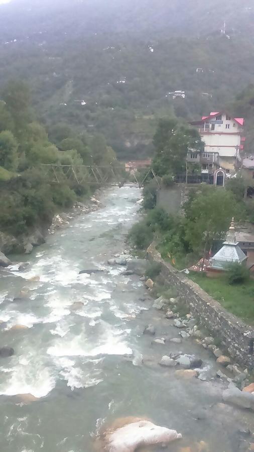 Hotel Mansarovar Banjār 外观 照片