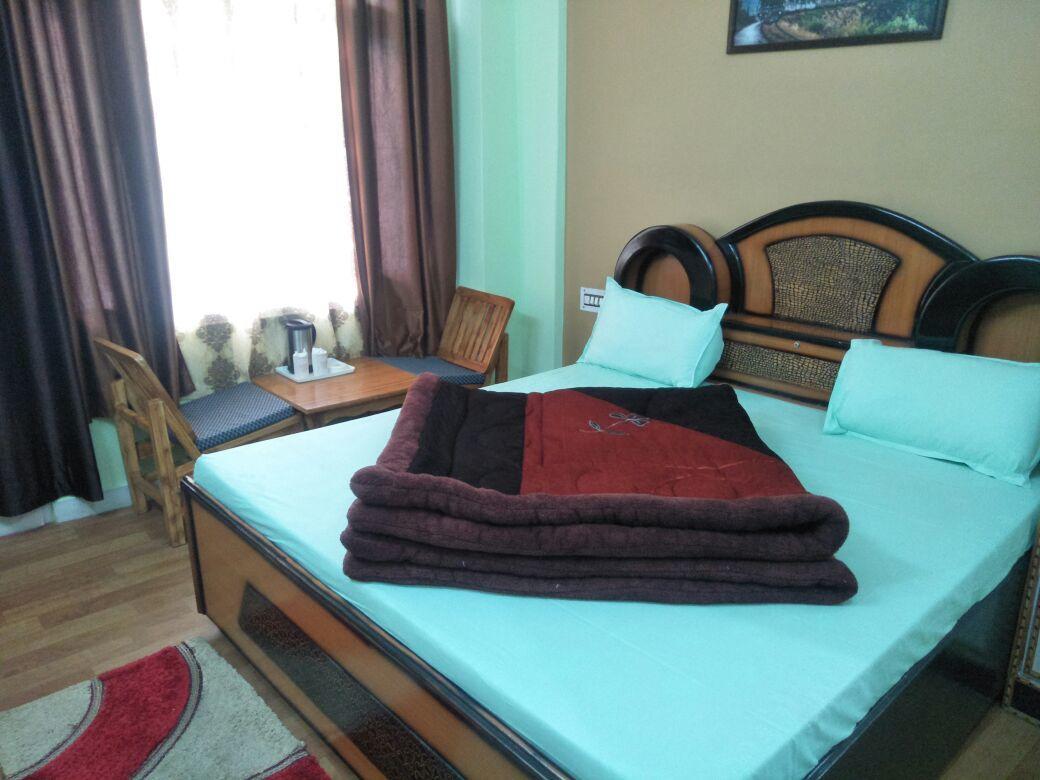 Hotel Mansarovar Banjār 外观 照片