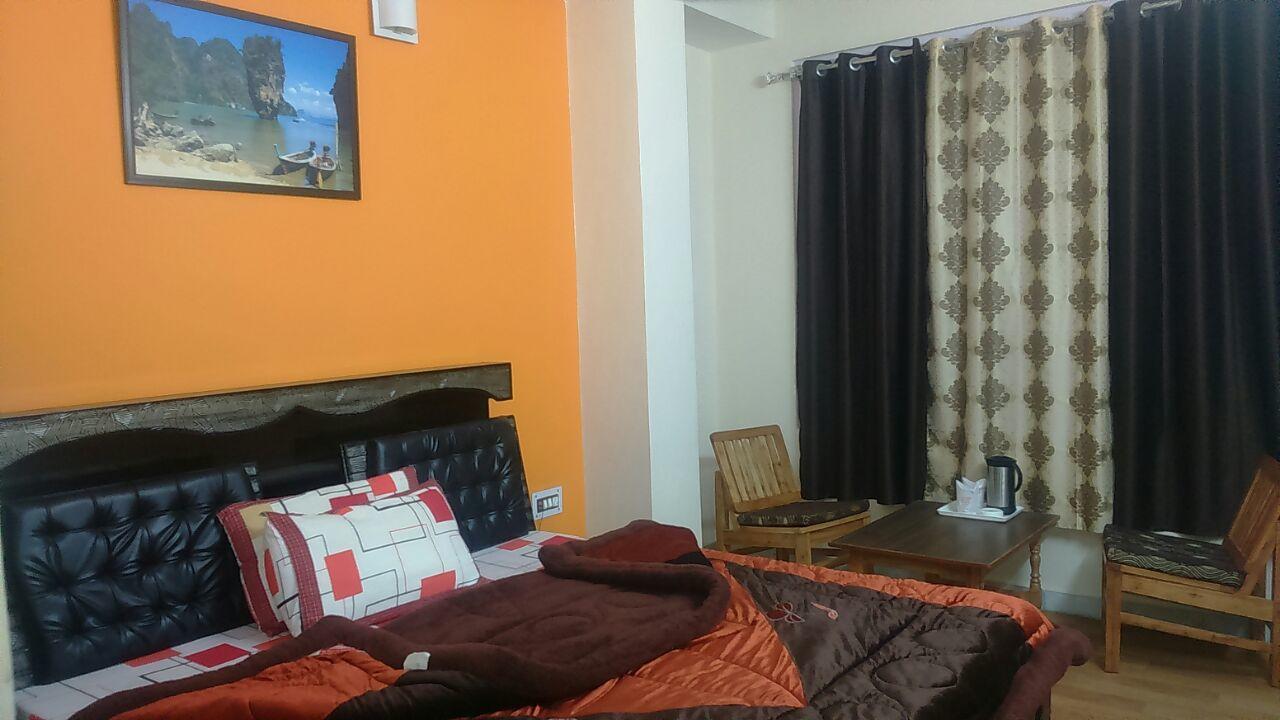 Hotel Mansarovar Banjār 外观 照片