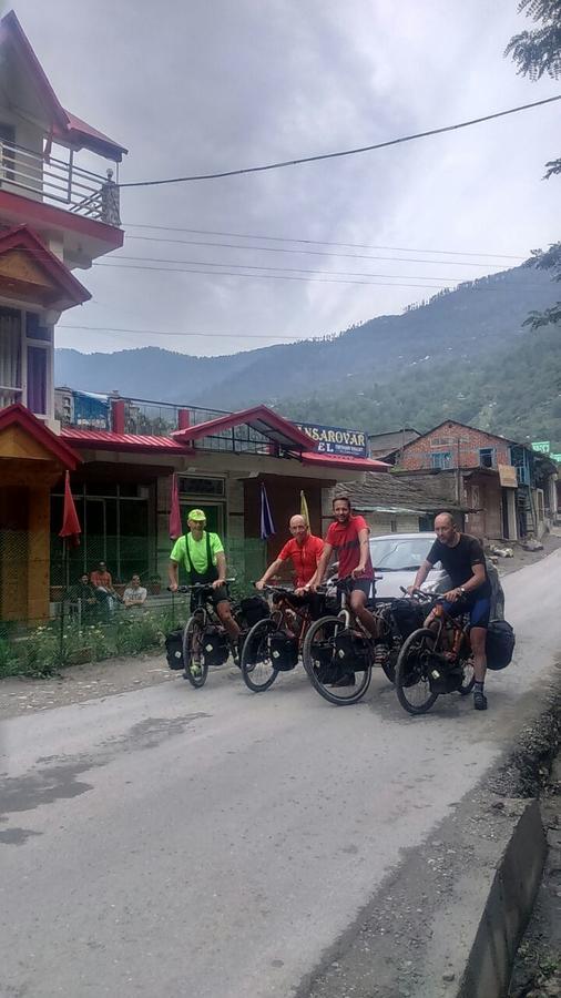 Hotel Mansarovar Banjār 外观 照片