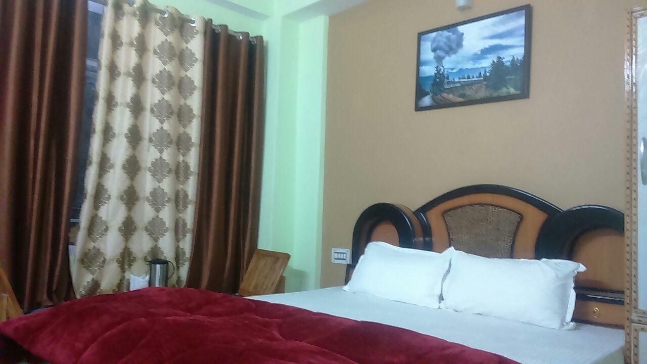 Hotel Mansarovar Banjār 外观 照片