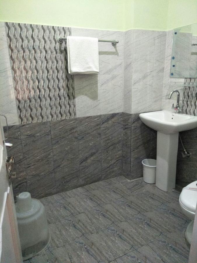 Hotel Mansarovar Banjār 外观 照片