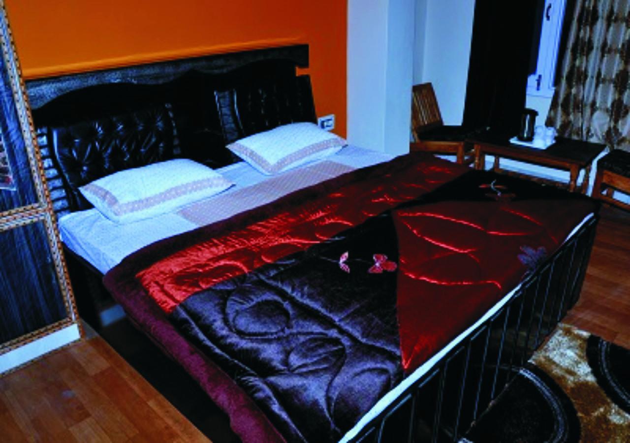 Hotel Mansarovar Banjār 外观 照片