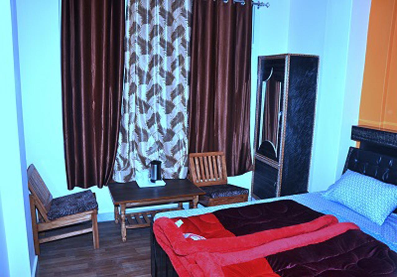 Hotel Mansarovar Banjār 外观 照片